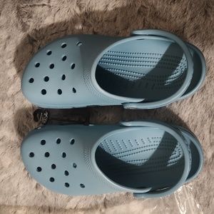 m9/m7 NWOT Crocs